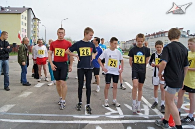 XVI Międzynarodowy Półmaraton Kurpiowski w Ostrołęce - PRZEDBIEGI (09.05.2010) - zdjęcie #23 - eOstroleka.pl
